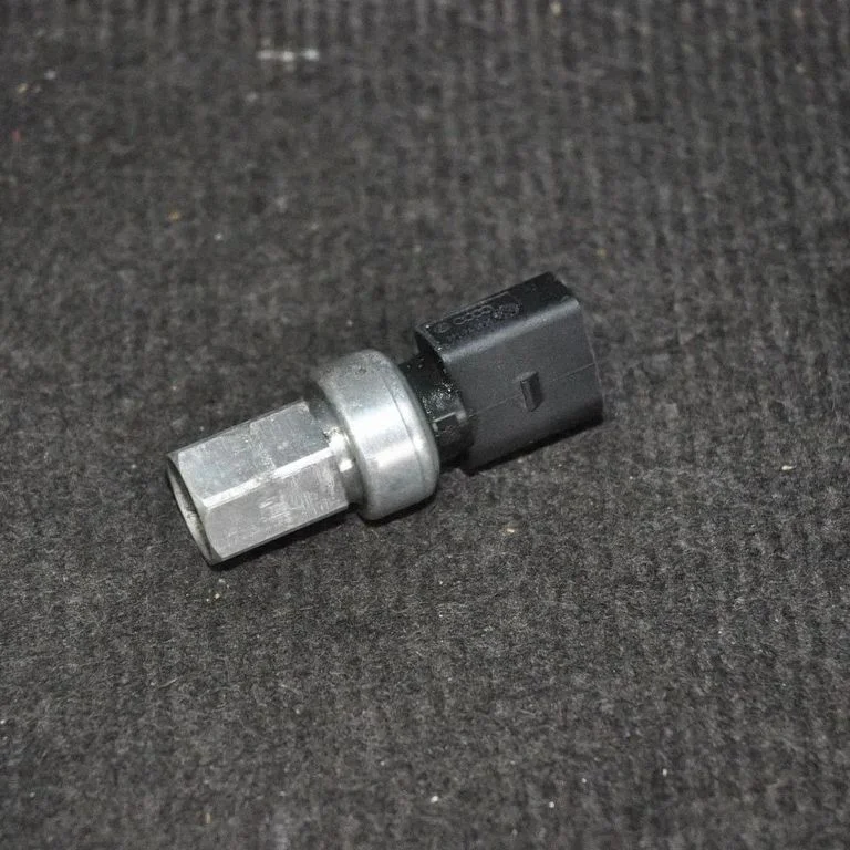 Air conditioning (A/C) pressure sensor – Volkswagen Golf IV (1998-2005)