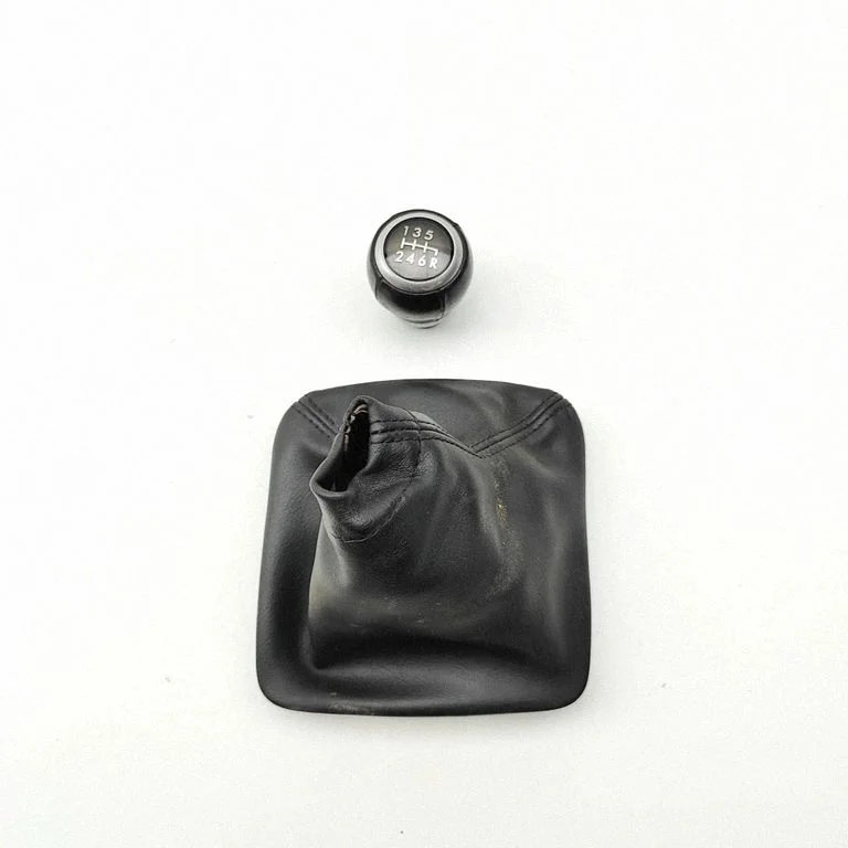 Gear lever shifter trim leather/knob – Subaru Legacy (2010-2016)