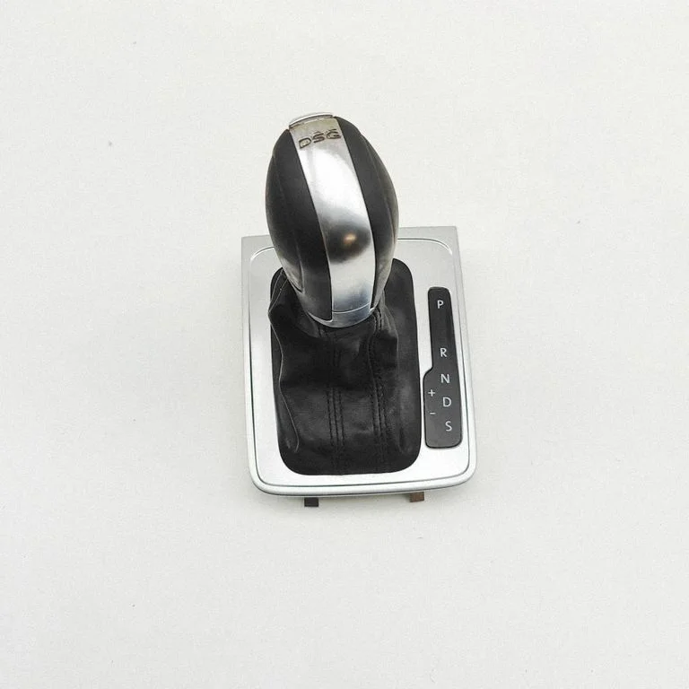 Pārnesumu pārslēga sviras apdare (āda, poga) 3AC713203E