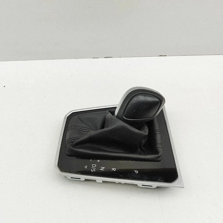 Pārnesumu pārslēga sviras apdare (āda, poga) 3G2713203C