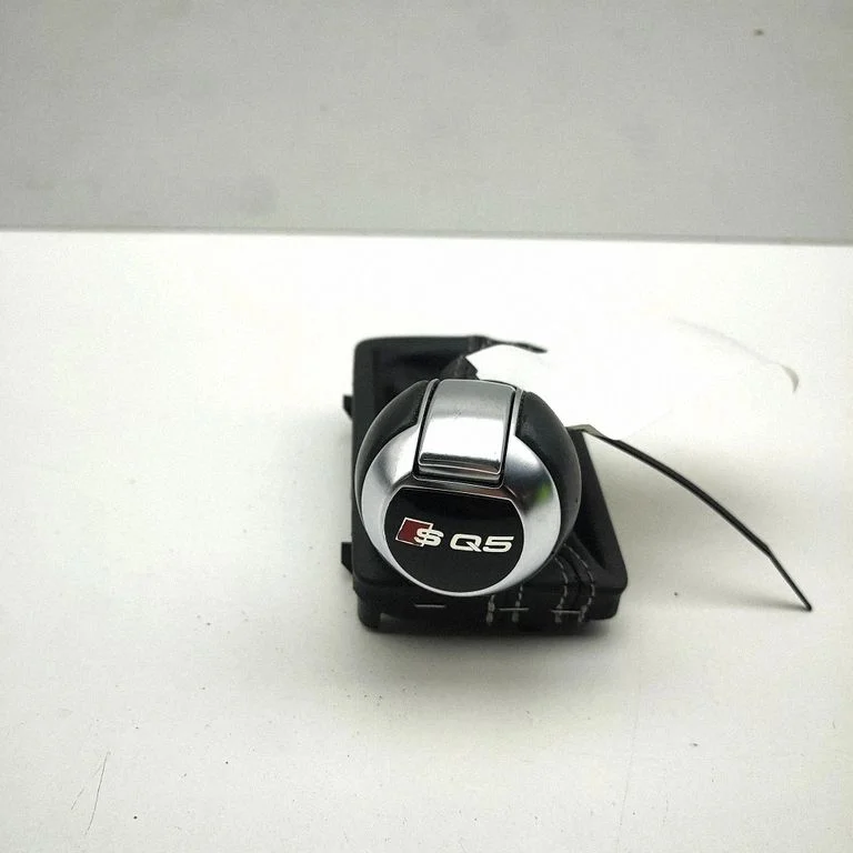 Pārnesumu pārslēga sviras apdare (āda, poga) 8R2713139A