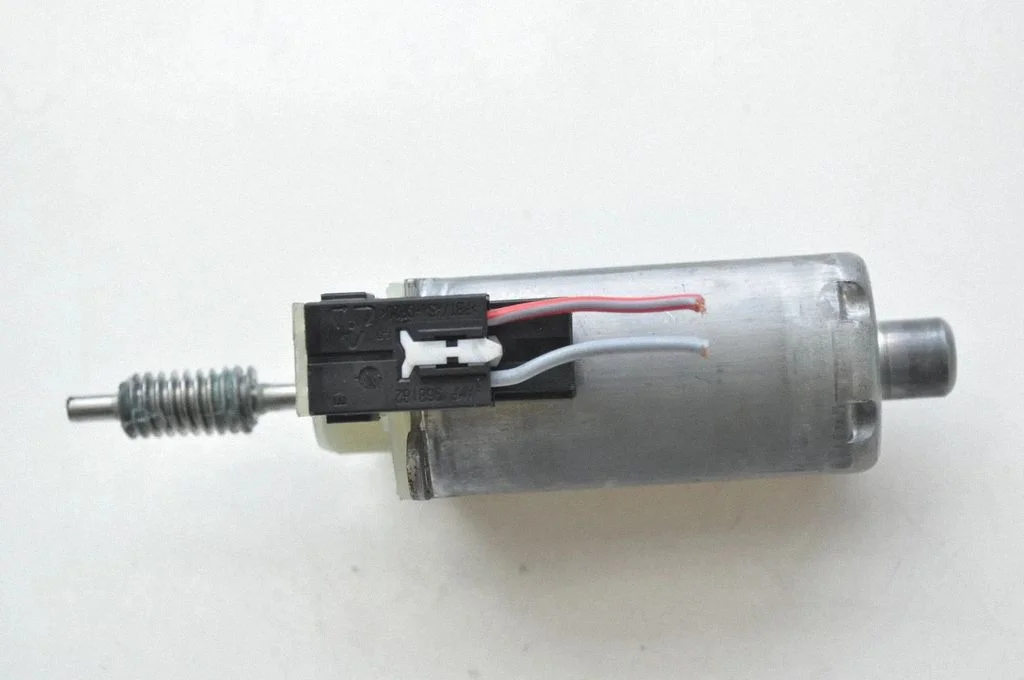 Seat adjustment motor – Volkswagen Jetta VI (2011-2018)