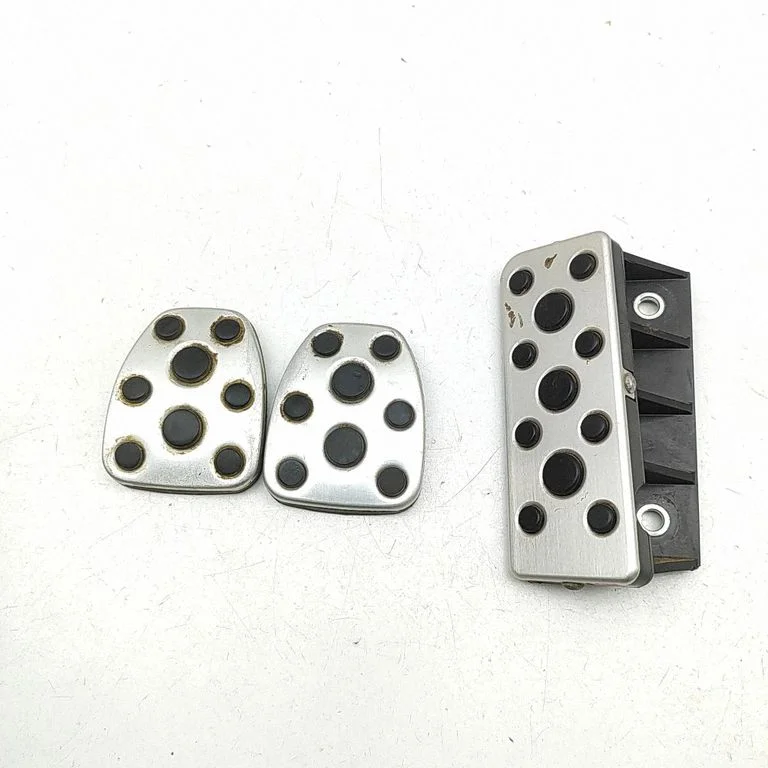 Foot rest pad/dead pedal 38010CA000MT