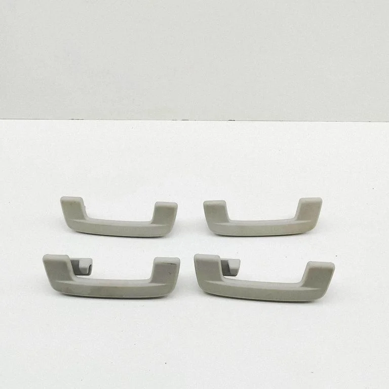 A set of handles for the ceiling – Volkswagen e-Golf (2014-)