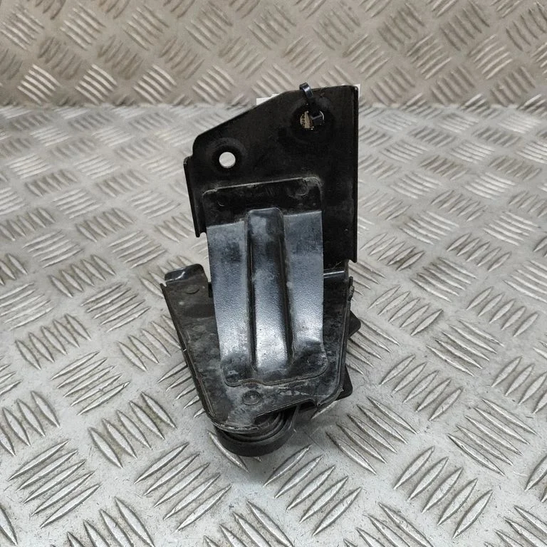 ABS pump bracket 5Q2614235E – Audi RS3 (2015-2019)