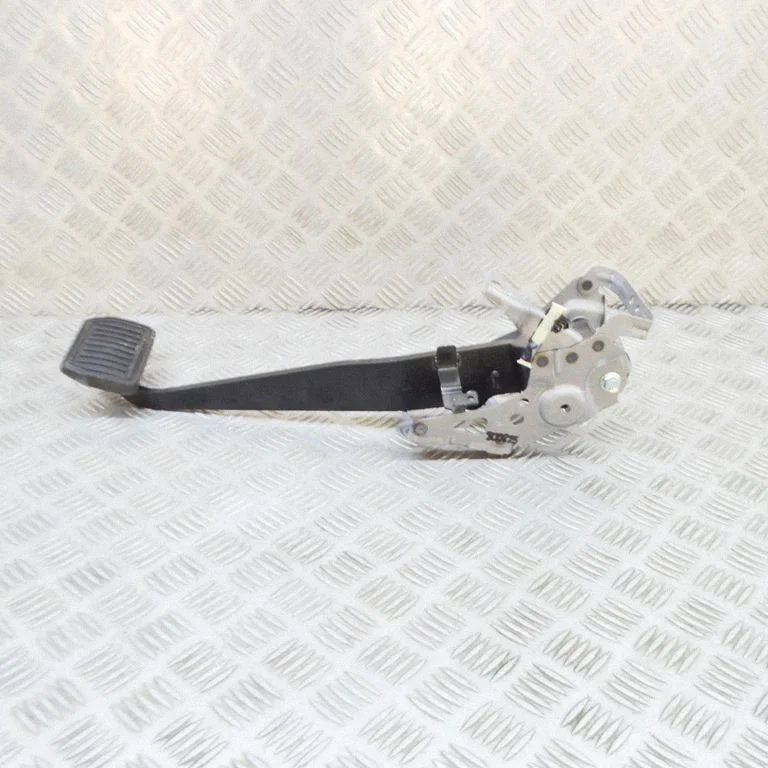 Brake pedal – Tesla Model Y (2020-)