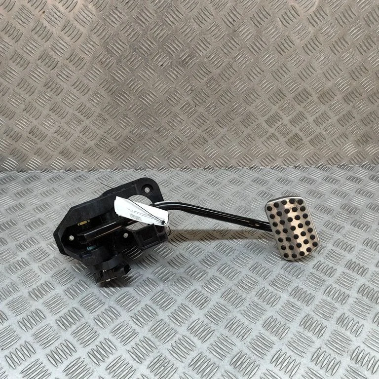 Brake pedal A1672902000