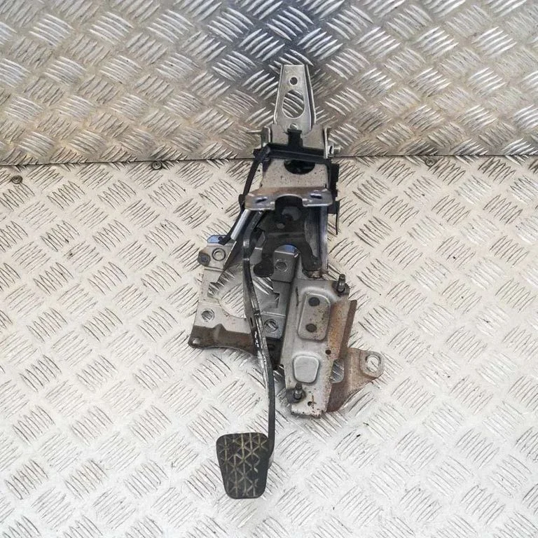 Brake pedal – Ford Fiesta (2009-2012)