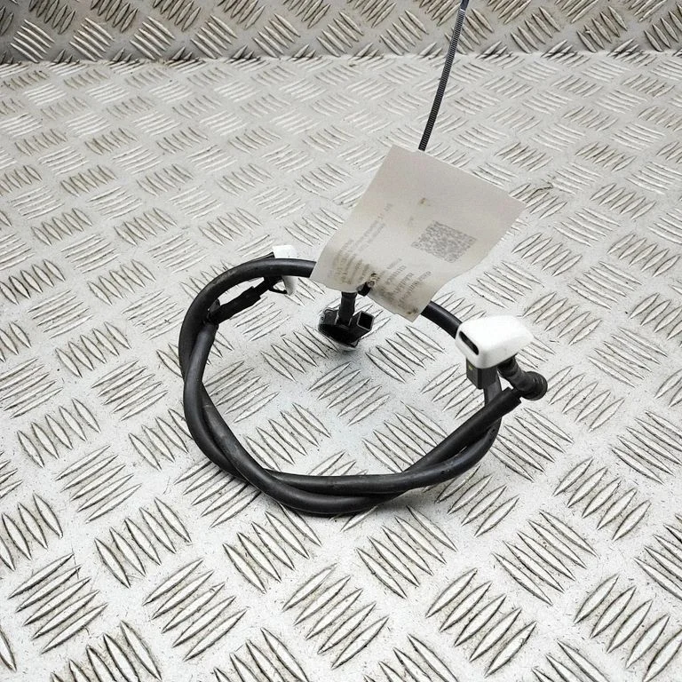Windshield washer spray nozzle – Volvo V40 (2012-2019)