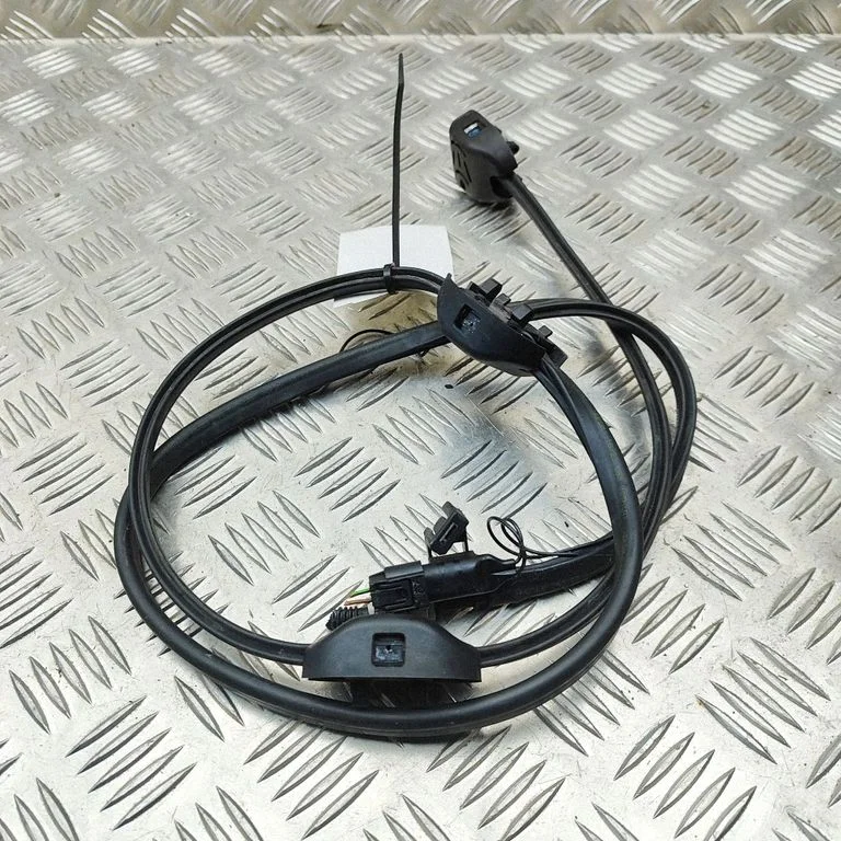 Windshield washer spray nozzle 7399024