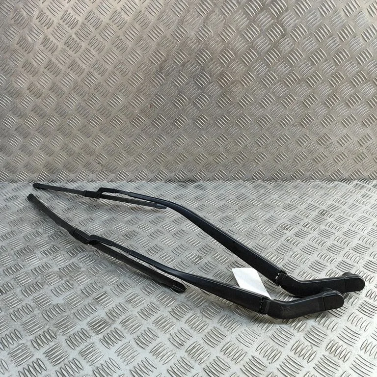Priekšējā stikla tīrītājs K12467321