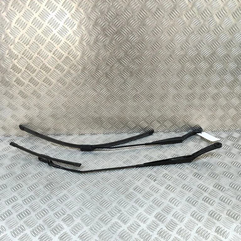 Priekšējā stikla tīrītājs H1BB17526DA