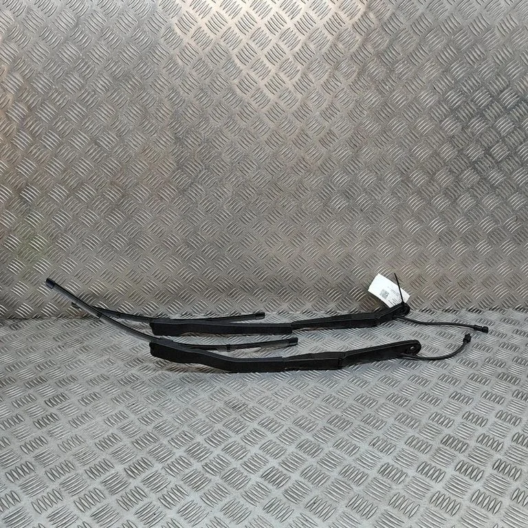 Priekšējā stikla tīrītājs 9448921