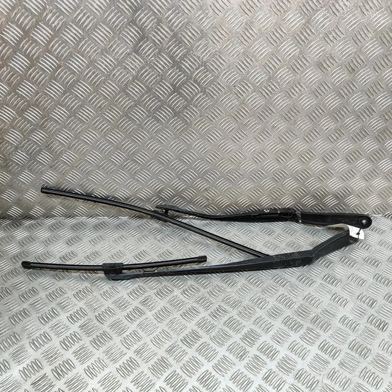 Priekšējā stikla tīrītājs 7182459