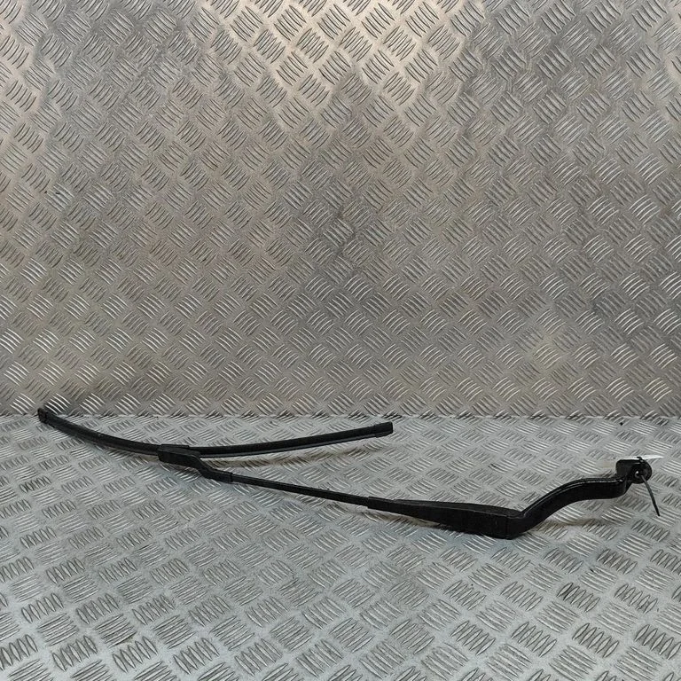 Priekšējā stikla tīrītājs 6M2117526CC