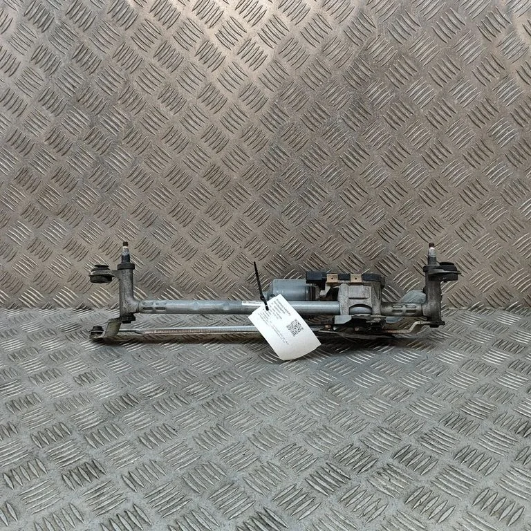 Front wiper linkage and motor – Volkswagen Golf Plus (2005-2013)