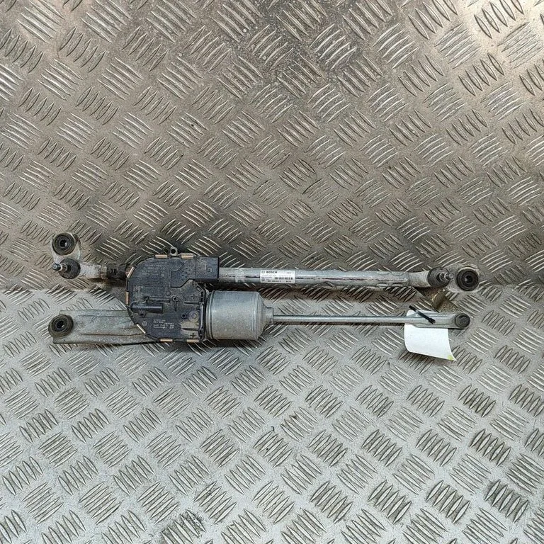 Front wiper linkage and motor – Volkswagen e-Golf (2014-)