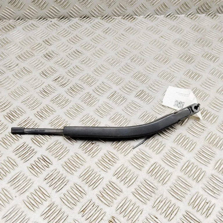 Aizmugurējā stikla tīrītāja svira K8D217C403AB