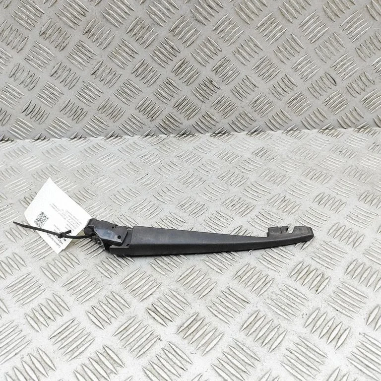 Aizmugurējā stikla tīrītāja svira 8253A129
