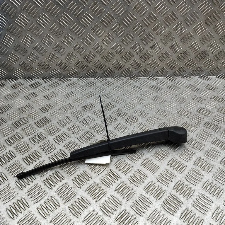 Aizmugurējā stikla tīrītāja svira 10A955707A