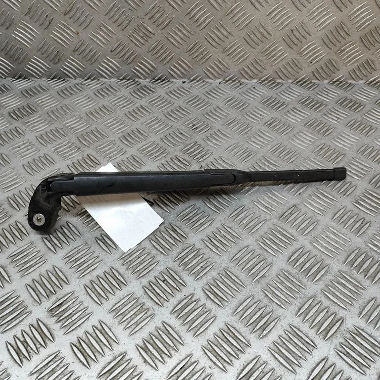 Aizmugurējā stikla tīrītāja svira HK8317406AA