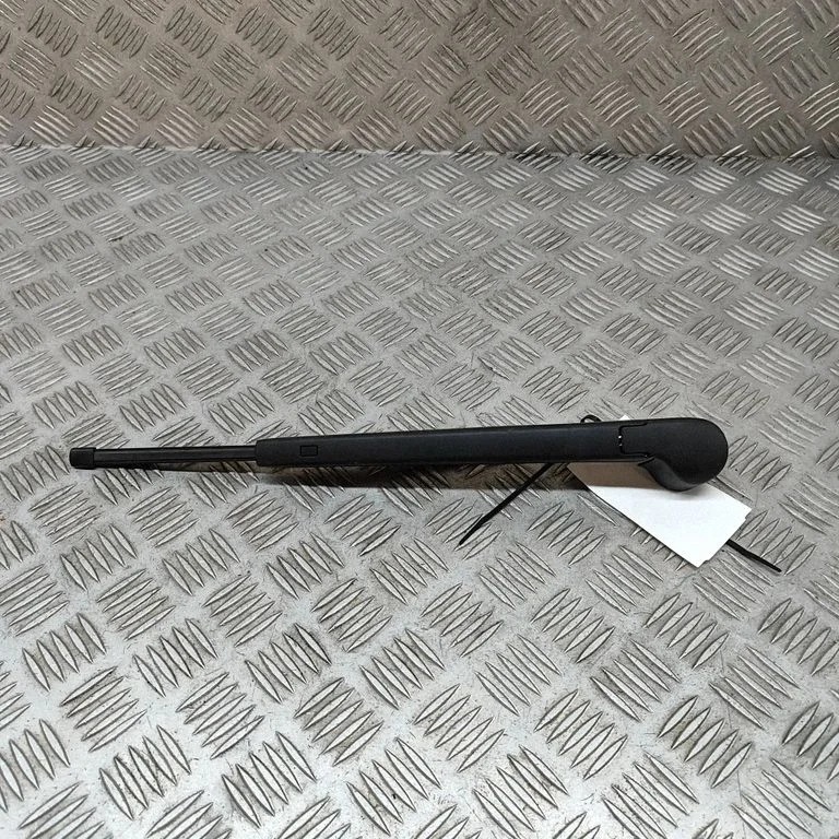 Aizmugurējā stikla tīrītāja svira 11A955704A