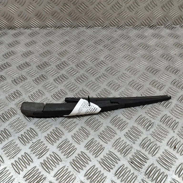 Rear wiper blade arm – KIA Sorento (2010-2014)