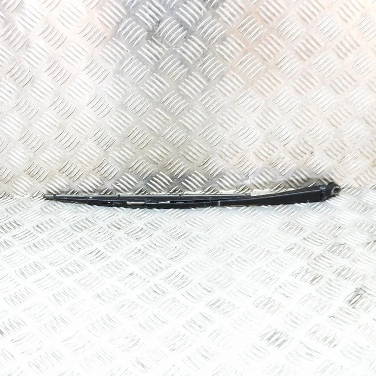 Ramię wycieraczki tylnej DK6217C403AB