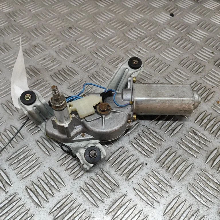 Aizmugurējā stikla tīrītāja motoriņš MB622725