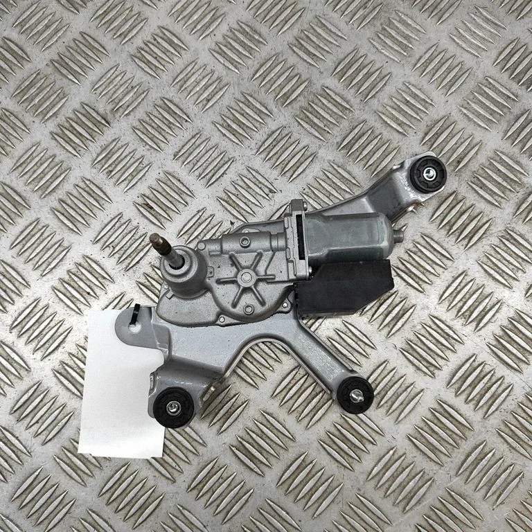 Rear window wiper motor – Toyota RAV 4 (XA40) (2012-2018)