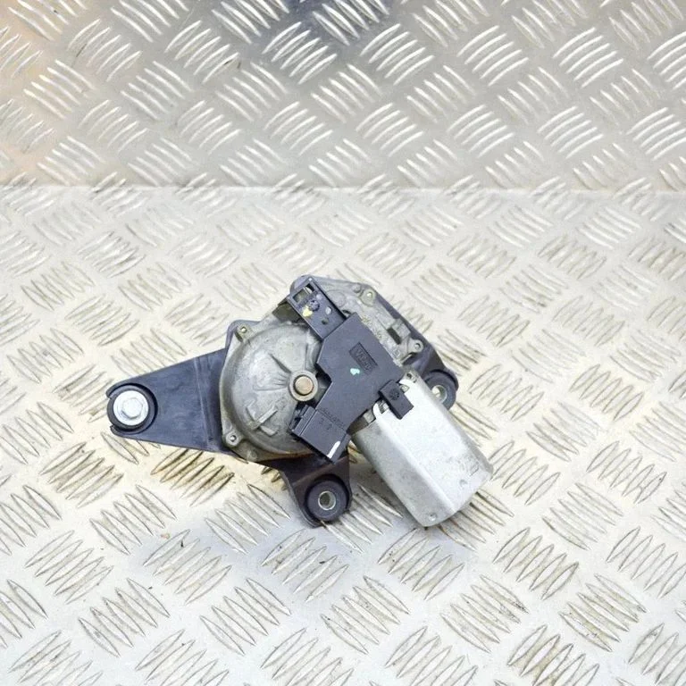 Aizmugurējā stikla tīrītāja motoriņš