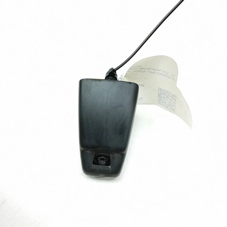 Headlight washer spray nozzle – Toyota Land Cruiser (J100) (1998-2007)