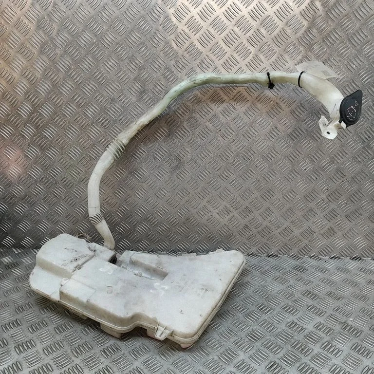 Logu mazgāšanas šķidruma tvertne 7196949