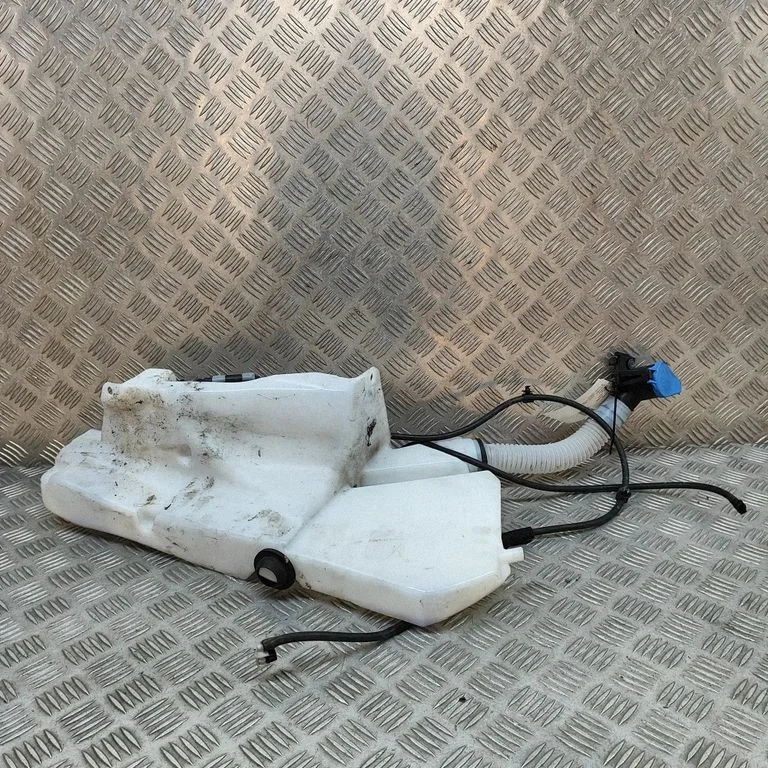 Logu mazgāšanas šķidruma tvertne GX7317B613D