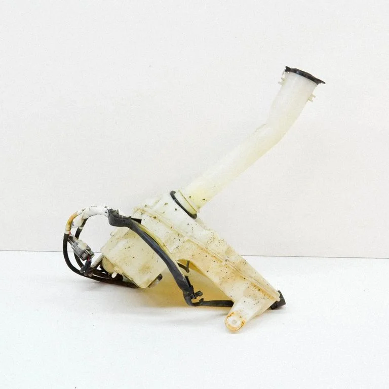 Klaasipesuvedeliku paak 060351855 – Toyota 4 Runner N180 (1995-2002)