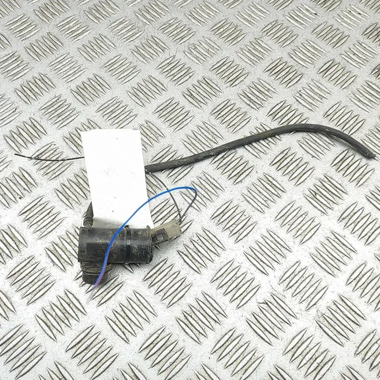Windscreen/windshield washer pump – Ford Ranger (2007-2011)