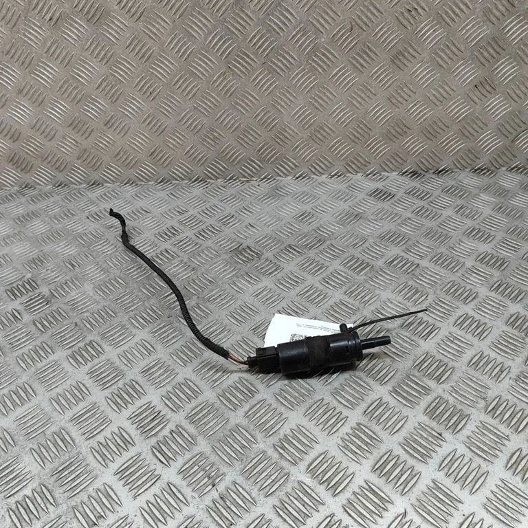 Logu mazgāšanas šķidruma sūknis (stiklu) 6R0955681