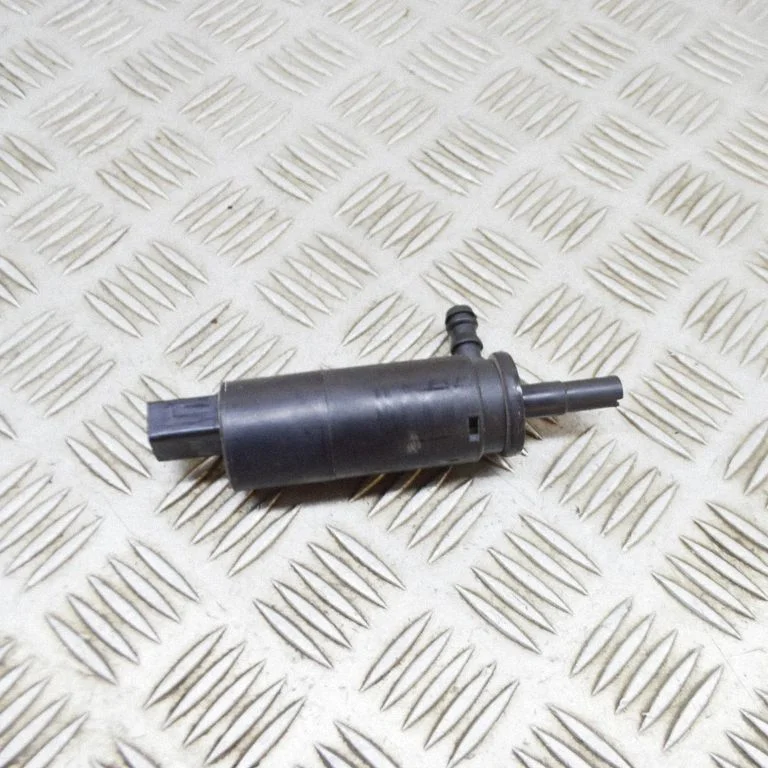 Windscreen/windshield washer pump – Audi Q7 4L (2005-2015)