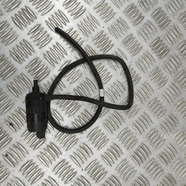 Pompka spryskiwacza szyb D283239