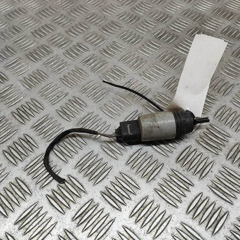 Klaasipesuvedeliku pump (klaaside) – BMW 6-seeria E63 E64 (2002-2010)