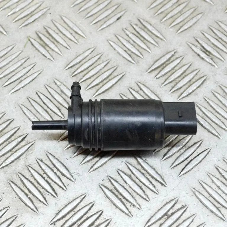 Windscreen/windshield washer pump – BMW 1 Series F20 F21 (2011-2019)
