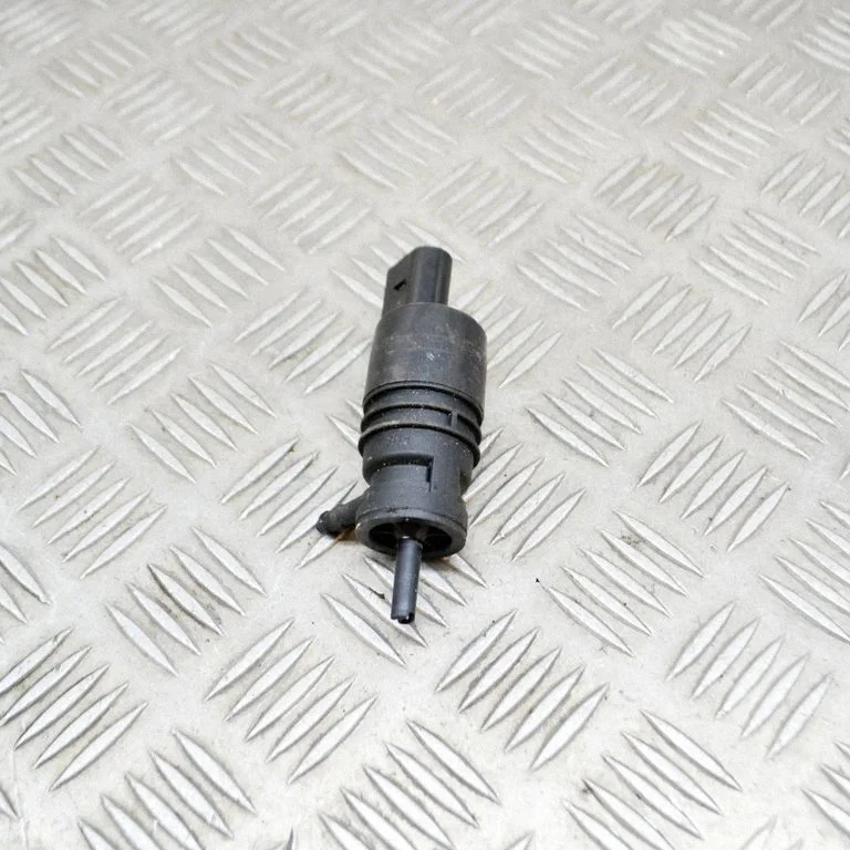 Pompka spryskiwacza szyb – BMW Seria 3 F30 F35 F31 (2012-2018)