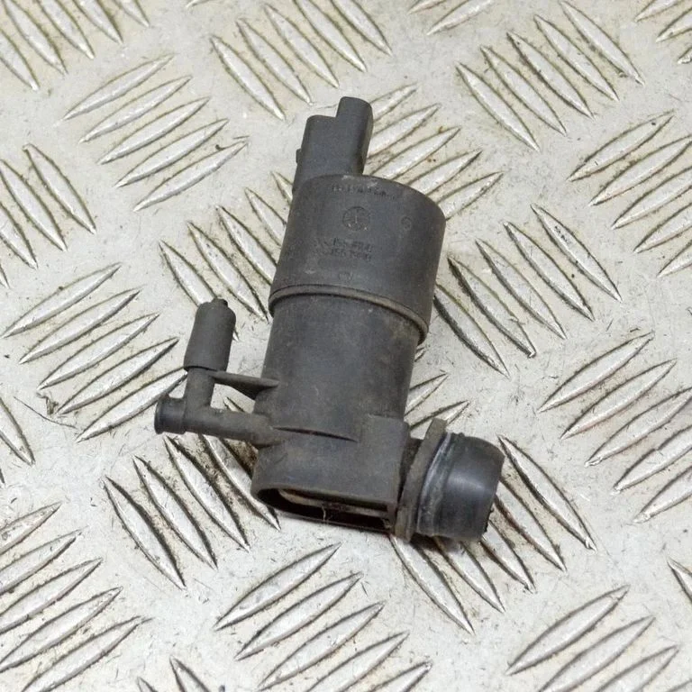 Klaasipesuvedeliku pump (klaaside) – Peugeot 207 CC (2007-2014)
