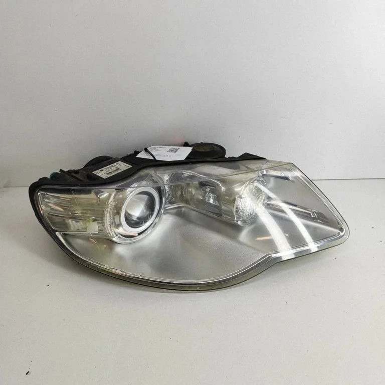 Headlight/headlamp – Volkswagen Touareg I (2002-2010)