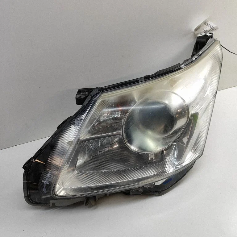 Headlight/headlamp – Toyota Avensis T270 (2009-2012)