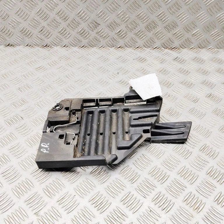 Headlight/headlamp mounting bracket – Land Rover Discovery Sport (2014-)