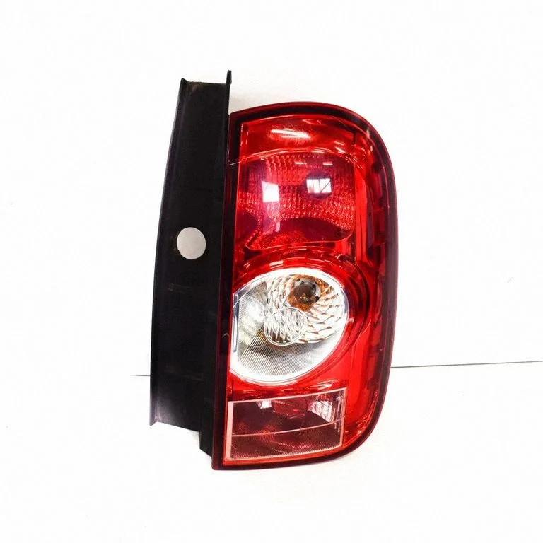Lampa tylna w błotniku – Dacia Duster (2010-2017), prawa