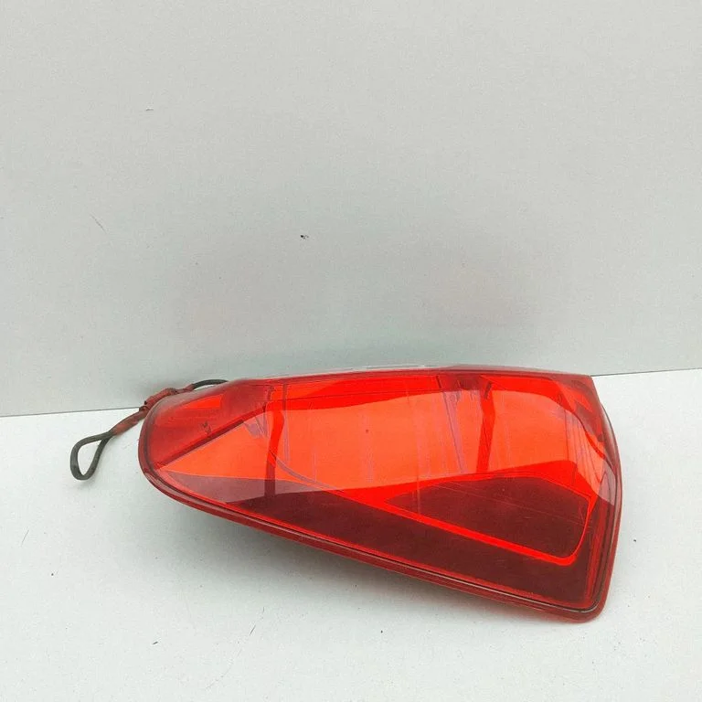 Lampa tylna w błotniku 265504KJ0B