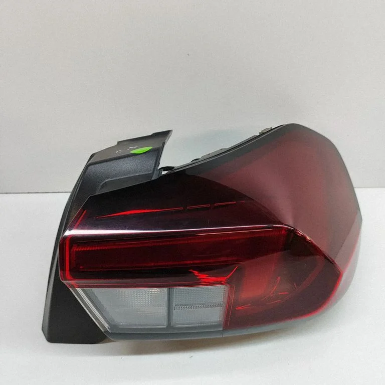Lampa tylna w błotniku 9829317280