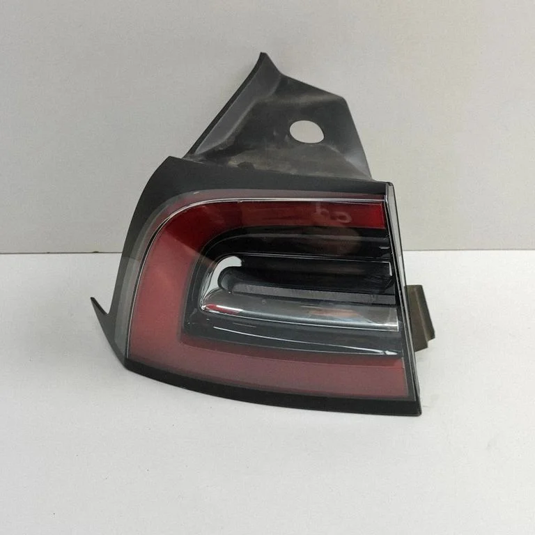 Tagatuli keres – Tesla Model Y (2020-)